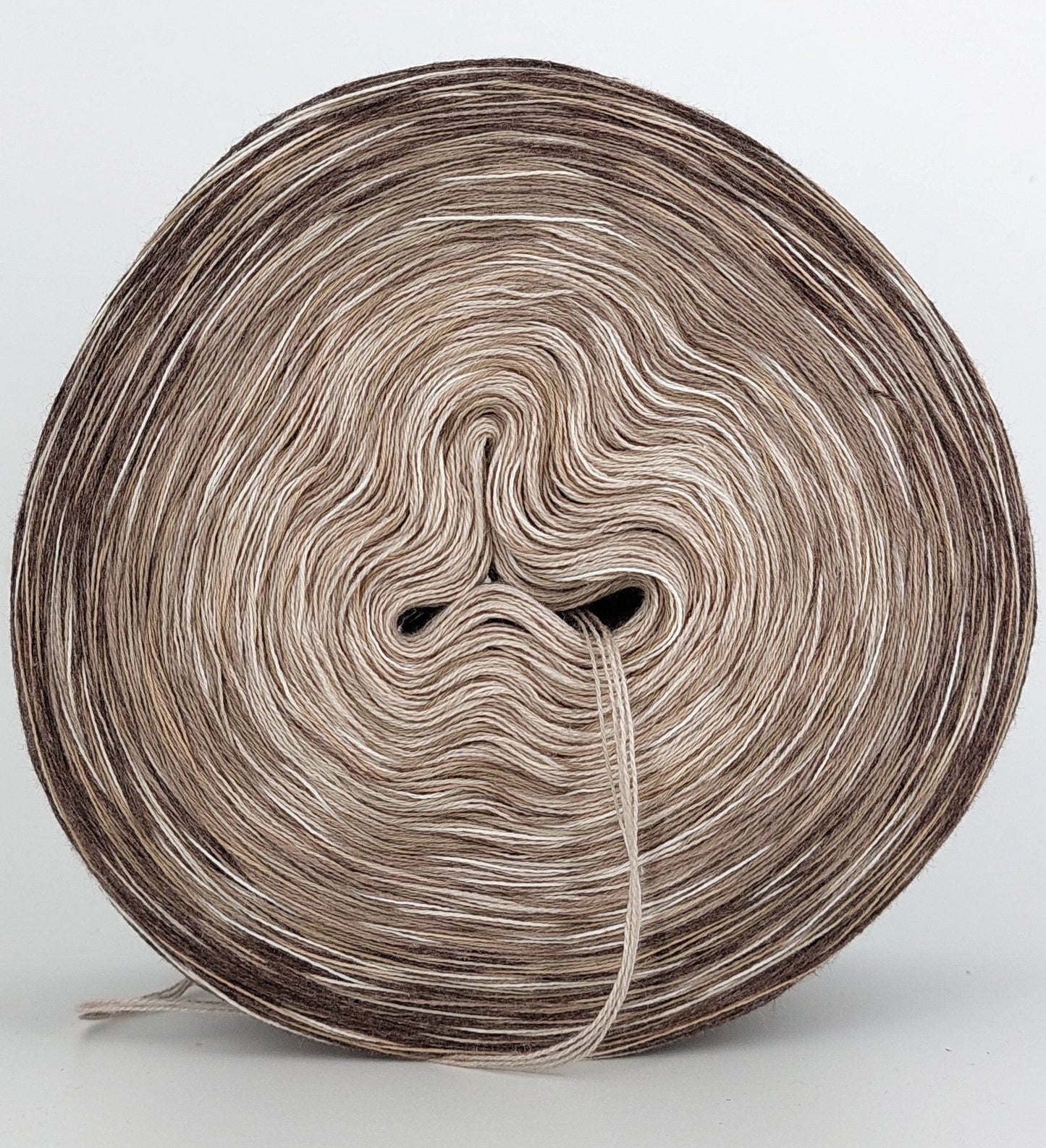 Steffis Holz with 100% organic cotton rainbow yarn 